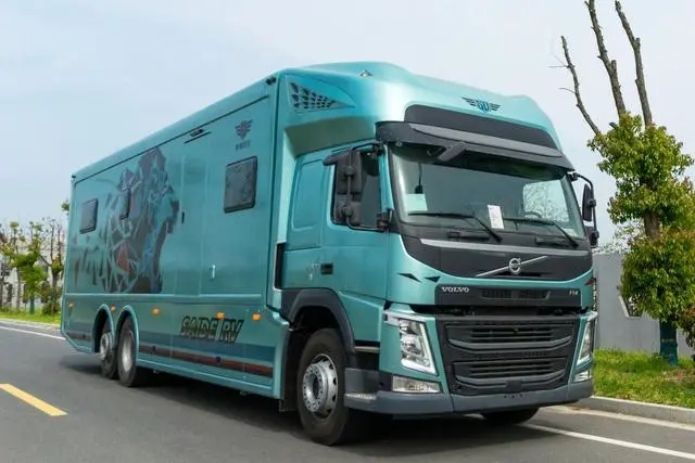 Volvo Heavy Truck RV! Creating a luxurious residence on wheels